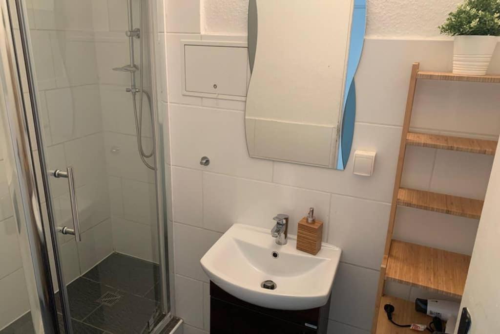 1 Zi-whg, Netflix, Wifi, Küche, 15min Zum Zentrum * Leipzig